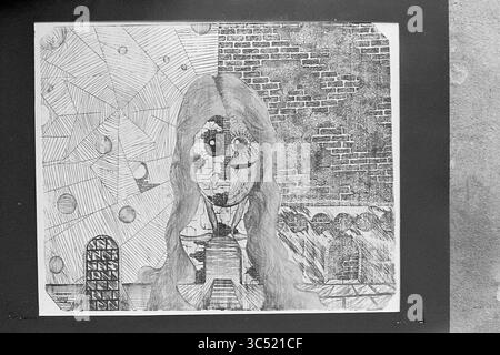 Modern Painting Whizgle News, Dutch Desk, pays-Bas, 1950-2000 Une œuvre d'art surréaliste avec une figure centrale aux yeux saisissants, entourée de formes et de textures abstraites. Des éléments de murs de briques et de structures architecturales contrastent avec des motifs tourbillonnants, créant un équilibre intrigant entre chaos et ordre. La composition globale évoque un sentiment de mystère et de profondeur. Banque D'Images