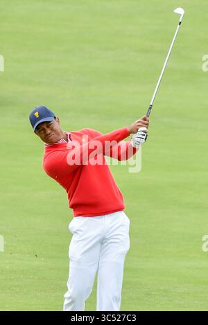 12 décembre 2019, Melbourne, Victoria, Australie : Tiger Woods, capitaine de l'équipe des États-Unis au 4e trou de la première manche de la Presidents Cup au Royal Melbourne Golf Club à Melbourne, Victoria, Australie. (Crédit image : © Sydney Low/ZUMA Wire) Banque D'Images