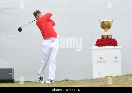 12 décembre 2019, Melbourne, Victoria, Australie : Justin Thomas, de l'équipe des États-Unis, joue au 1er trou de la première manche de la Presidents Cup au Royal Melbourne Golf Club de Melbourne, Victoria, Australie. (Crédit image : © Sydney Low/ZUMA Wire) Banque D'Images