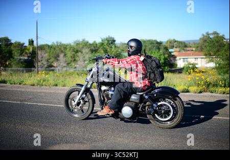 10 septembre 2016, Window Rock, Arizona, États-Unis : Harley Davidson rider en route pour Window Rock, Arizona. (Crédit image : © Nano Calvo/VW pics via ZUMA Wire) Banque D'Images