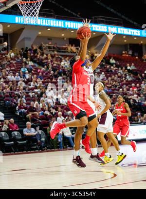 15 décembre 2019, College Station, Texas, États-Unis : 15 décembre 2019 - College Station, TX. ,U. S.- LA BRANCHE DORIAN DE Houston (3) tente une mise à plat inversée sur un défenseur A&M du Texas en deuxième mi-temps à Reed Arena à College Station, Texas. (Crédit image : © Jerome Hicks/ZUMA Wire) Banque D'Images
