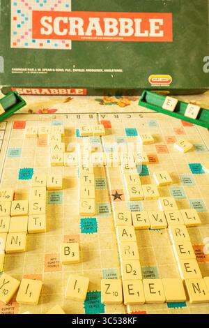 Une version très ancienne du jeu Scrabble. Liège Belgique. 14 juin 2025. Banque D'Images