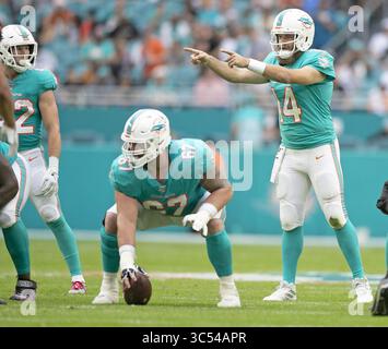 22 décembre 2019, Miami, FL, États-Unis : Ryan Fitzpatrick (14 ans), quarterback des Miami Dolphins, au deuxième quart-temps contre les Cincinnati Bengals, dimanche 22 décembre 2019 au Hard Rock Stadium de Miami Gardens, Floride (crédit image : © TNS via ZUMA Wire) Banque D'Images
