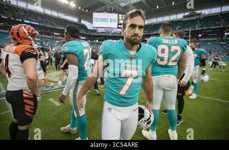 22 décembre 2019, Miami, FL, États-Unis : Jason Sanders (7), kicker des Miami Dolphins, quitte le terrain après que les Miami Dolphins ont battu les Cincinnati Bengals le dimanche 22 décembre 2019 au Hard Rock Stadium de Miami Gardens, Floride (crédit image : © TNS via ZUMA Wire) Banque D'Images