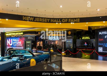 East Rutherford, NJ - États-Unis - 26 juillet 2025 le New Jersey Hall of Fame à American Dream propose des expositions interactives, dont un « Fly me to the Moon » Banque D'Images