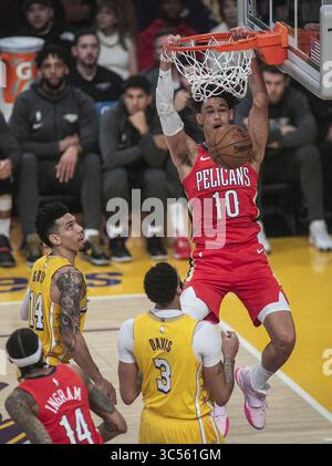 3 janvier 2020, Los Angeles, Californie, États-Unis : Jaxson Hayes #10 des Pelicans de la Nouvelle-Orléans dunque le ballon lors de leur match NBA avec les Lakers de Los Angeles le vendredi 3 janvier 2020 au Staples Center de Los Angeles, Californie. Les Lakers battent les Pelicans, 123-113. JAVIER ROJAS/PI (crédit image : © Prensa Internacional via ZUMA Wire) Banque D'Images