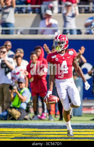 1er janvier 2020 : le receveur Jerry Jeudy (4 ans) marque un touchdown lors du match VRBO Citrus Bowl entre les Michigan Wolverines et l'Alabama Crimson Tide au Camping World Stadium d'Orlando, en Floride. Mat Gdowski/CSM(image de crédit : &copy ; Mat Gdowski/CSM via ZUMA Wire) Banque D'Images