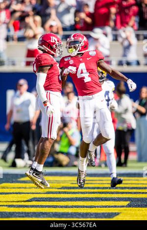 1er janvier 2020 : le récepteur Wide de l'Alabama Jerry Jeudy (4 ans) et le récepteur Wide Henry Ruggs III (11 ans) célèbrent un touchdown précoce de l'Alabama lors du match du VRBO Citrus Bowl entre les Michigan Wolverines et l'Alabama Crimson Tide au Camping World Stadium d'Orlando, en Floride. Mat Gdowski/CSM(image de crédit : &copy ; Mat Gdowski/CSM via ZUMA Wire) Banque D'Images