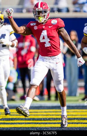 1er janvier 2020 : le récepteur Jerry Jeudy (4 ans) célèbre son touchdown lors du match VRBO Citrus Bowl entre les Michigan Wolverines et l'Alabama Crimson Tide au Camping World Stadium d'Orlando, en Floride. Mat Gdowski/CSM(image de crédit : &copy ; Mat Gdowski/CSM via ZUMA Wire) Banque D'Images