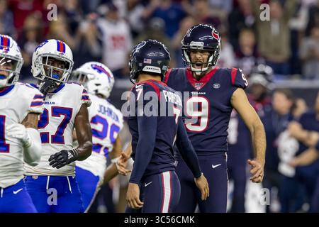 4 janvier 2020, Houston, Texas, États-Unis : 04 janvier, 2020 : Bryan Anger (9 ans), joueur des Texans de Houston, réagit comme le kicker Ka'imi Fairbairn (7 ans) Kick is Good pour remporter le match de wildcard en prolongation contre les Buffalo Bills au NRG Stadium de Houston, Texas. Maria Lysaker / ZUMA Press. (Crédit image : © Maria Lysaker/ZUMA Wire) Banque D'Images