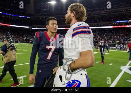 4 janvier 2020, Houston, Texas, États-Unis : 04 janvier, 2020 : Ka'imi Fairbairn (7) avec Stephen Hauschka (4), kicker des Buffalo Bills, après le match de wildcard au NRG Stadium de Houston, Texas. Maria Lysaker / ZUMA Press. (Crédit image : © Maria Lysaker/ZUMA Wire) Banque D'Images
