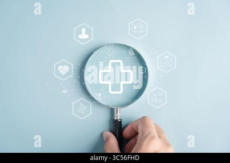 Assurance santé et service médical avec symbole plus, prévention du bien-être, diagnostic, et Banque D'Images