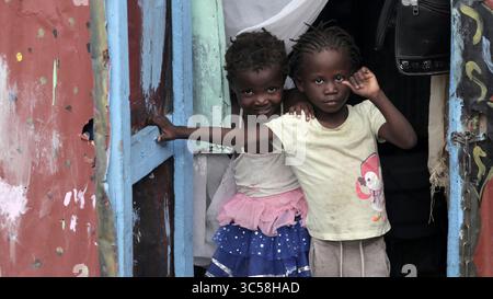 16 novembre 2019, Port-au-Prince, HAI : la plupart des huttes de fortune et des tentes pour sans-abri qui abritaient autrefois des survivants désespérés et déplacés du tremblement de terre en Haïti ont disparu. Mais il y a encore des milliers de sans-abri dans des villes de tentes cachées. (Crédit image : © TNS via ZUMA Wire) Banque D'Images