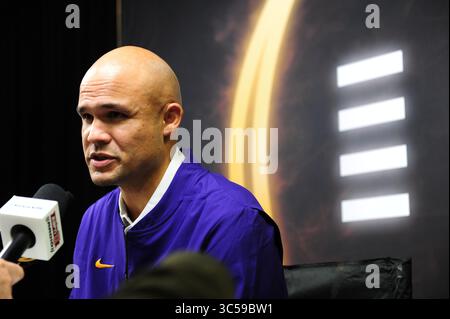 Janvier 17, 2020 New Orleans, LA...(Photo d'archives) LSU Tigers Baylor embauché coordonnateur défensif Dave Aranda comme son nouvel entraîneur-chef jeudi, trois jours après les Tigres ont terminé leur championnat national invaincu...Aranda, un entraîneur en chef pour la première fois, prend un grand programme 12 en bien meilleur état qu'il était quand il n'y a Matt Rhule il y a plus de trois ans, photographié ici en 2020 pour le Championnat National Collège Journée des médias le 11 janvier 2020, à New Orleans, LA. (Photographe complète absolue & Company Crédit : Jose Marin / MarinMedia.org / Cal Sport Media) (HOLLYWOOD, VIE Banque D'Images