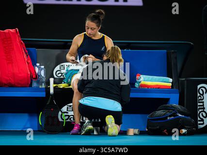 21 janvier 2020, Melbourne, AUSTRALIE : Elisabetta Cocciaretto d'Italie en action lors de son match de première ronde au tournoi de tennis Open d'Australie du Grand Chelem 2020 contre Angelique Kerber d'Allemagne (crédit image : © AFP7 via ZUMA Wire) Banque D'Images