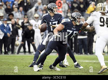 22 décembre 2019, Nashville, Tennessee, États-Unis : le quarterback des Tennessee Titans Ryan Tannehill (17 ans) passe devant le ballon de football lors d'un match entre les Saints de la Nouvelle-Orléans et les Titans du Tennessee au Nissan Stadium de Nashville, TN 22 décembre 2019 (crédit image : © Mickey Bernal/ZUMA Wire) Banque D'Images