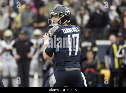 22 décembre 2019, Nashville, Tennessee, États-Unis : le quarterback des Tennessee Titans Ryan Tannehill (17 ans) passe devant le ballon de football lors d'un match entre les Saints de la Nouvelle-Orléans et les Titans du Tennessee au Nissan Stadium de Nashville, TN 22 décembre 2019 (crédit image : © Mickey Bernal/ZUMA Wire) Banque D'Images