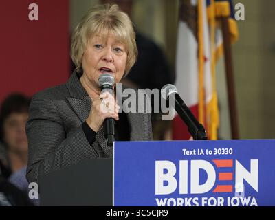 29 janvier 2020, Sioux City, IOWA, États-Unis : CHRISTIE VILSACK, ancienne première dame de l'Iowa, parle de son soutien à l'ancien vice-président et espoir présidentiel démocrate de 2020 Joe Biden lors d'un rassemblement de campagne au Western Iowa Tech College à Sioux City, Iowa, mercredi 29 janvier 2020. Biden et d'autres candidats démocrates espèrent visiter de nombreuses communautés de l'Iowa avant l'événement du caucus de l'État qui a lieu lundi 3 février. (Crédit image : © Jerry Mennenga/ZUMA Wire) Banque D'Images