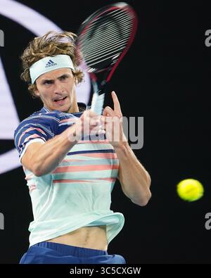 31 janvier 2020 : 7e Seed ALEXANDER ZVEREV (GER) en action contre le 5e Seed DOMINIC THIEM (AUT) sur Rod laver Arena dans un match de demi-finale en simple masculin le jour 12 de l'Open d'Australie 2020 à Melbourne, Australie. Sydney Low/Cal Sport Media(image de crédit : &copy ; Sydney Low/CSM via ZUMA Wire) Banque D'Images