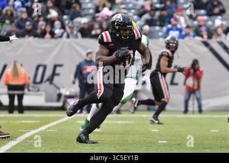 9 FÉVRIER 2020 : Tim Cook III (20 ans) des New York Guardians porte le ballon lors d'un match contre les Vipers de Tampa Bay au MetLife Stadium le 9 février 2020 à East Rutherford, New Jersey. Gregory Vasil/Cal Sport Media(image de crédit : &copy ; Gregory Vasil/CSM via ZUMA Wire) Banque D'Images