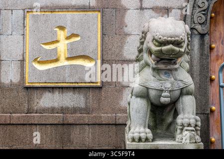 23 janvier 2020, Shanghai, Chine : statues de lion à l'extérieur du temple Jing'an , Shanghai, Chine (crédit image : © Edwin Remsberg / Vwpics/VW pics via ZUMA Wire) Banque D'Images