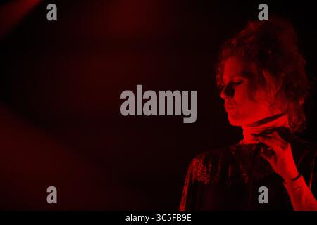 9 février 2020, Porto, Portugal : PORTO, PORTUGAL - 09 FÉVRIER 2020 : Stefanie Callebaut, chanteuse belge du groupe indie pop SX, se produit en direct sur scène au Hard Club de Porto. (Crédit image : © Diogo Baptista/SOPA images via ZUMA Wire) Banque D'Images