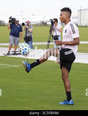 9 février 2020, Fort Lauderdale, FL, États-Unis : Juan Agudelo, attaquant de l'Inter Miami CF dribble la balle lors de la première pratique de l'Inter Miami sur leur nouveau site d'entraînement, l'ancien stade Lockhart, à Fort Lauderdale, en Floride, le lundi 10 février, 2020. (crédit image : © TNS via ZUMA Wire) Banque D'Images