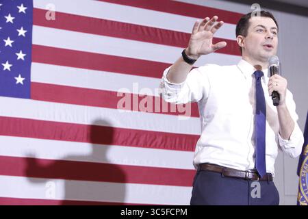 10 février 2020, Plymouth, NH, États-Unis : le candidat à la présidence Pete Buttigieg parle aux électeurs et aux médias à l'Université d'État de Plymouth lors d'un événement de campagne à Plymouth, New Hampshire le 10 février 2020. Photo par : Michael Forster Rothbart/Zuma Press. (Crédit image : © Michael Forster Rothbart/ZUMA Wire) Banque D'Images