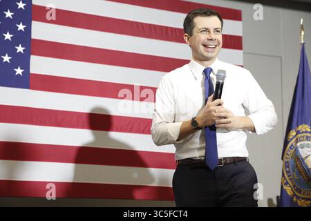 10 février 2020, Plymouth, NH, États-Unis : le candidat à la présidence Pete Buttigieg parle aux électeurs et aux médias à l'Université d'État de Plymouth lors d'un événement de campagne à Plymouth, New Hampshire le 10 février 2020. Photo par : Michael Forster Rothbart/Zuma Press. (Crédit image : © Michael Forster Rothbart/ZUMA Wire) Banque D'Images