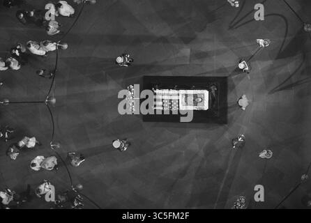 15, 1605, Washington, D.C, États-Unis : corps du général Douglas MacArthur État couché, États-Unis Capitol Rotunda, High angle View, Washington, D.C., États-Unis, photographie de Marion S. Trikosko, 8 avril 1964 (crédit image : © JT Vintage/Glasshouse via ZUMA Wire) Banque D'Images