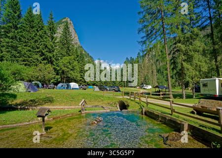 Marmolada Camping à Malga Ciapela, près de Rocca Pietore, Province de Belluno, Italie. Banque D'Images