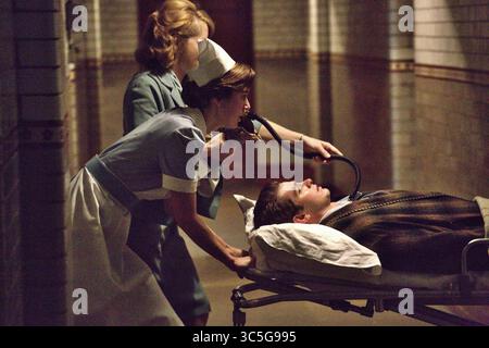 DATE DE SORTIE : 27 octobre 2017 TITRE : Breathe STUDIO : Imaginarium Productions RÉALISATEUR : Andy Serkis INTRIGUE : la véritable histoire d'amour inspirante de Robin (Andrew Garfield) et Diana Cavendish (Claire Foy), un couple aventureux qui refuse d'abandonner face à une maladie dévastatrice AVEC : Andrew Garfield, Claire Foy, Hugh Bonneville. (Crédit image : © Imaginarium Productions/Entertainment Pictures/ZUMAPRESS.com) Banque D'Images