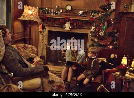 DATE DE SORTIE : 27 octobre 2017 TITRE : Breathe STUDIO : Imaginarium Productions RÉALISATEUR : Andy Serkis INTRIGUE : la véritable histoire d'amour inspirante de Robin (Andrew Garfield) et Diana Cavendish (Claire Foy), un couple aventureux qui refuse d'abandonner face à une maladie dévastatrice AVEC : Andrew Garfield, Claire Foy, Hugh Bonneville. (Crédit image : © Imaginarium Productions/Entertainment Pictures/ZUMAPRESS.com) Banque D'Images