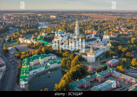 19 septembre 2009, Sergiyev Posad, Russie : vue aérienne de Trinity Lavra de nouveaux Sergius, Sergiyev Posad, Russie (crédit image : © Airpano LLC/Amazing Aerial via ZUMA Wire) Banque D'Images