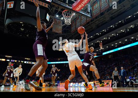 16 février 2020 : Chennedy carter #3 des Texas A&M Aggies et Rae Burrell #12 des Tennessee Lady vols se battent pour le rebond lors du match de basket-ball de la NCAA entre les Volunteers Lady de l'Université du Tennessee et les Texas A&M University Aggies à Thompson Boling Arena à Knoxville TN Tim Gangloff/CSM(crédit image : &copy ; Tim Gangloff/CSM via ZUMA Wire) Banque D'Images