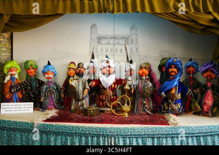 Collection de poupées - L'émir de Boukharan et ses dignitaires et épouses. Banque D'Images