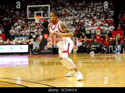 19 février 2020, Piscataway, New Jersey, États-Unis : 19 février, 2020 : Garde de l'Université Rutgers JACOB YOUNG (42 ans) dribble la balle lors d'une action contre l'Université du Michigan. Le Michigan a gagné 60-52. Le match a été joué au Louis Brown Athletic Center, Piscataway, NJ (crédit image : © Bennett Cohen/ZUMA Wire) Banque D'Images