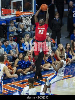 23 février 2020, Boise, ID, USA : le garde du Nouveau-Mexique Emmanuel KUAC jette un impressionnant dunk Alley-oop en deuxième mi-temps contre Boise State dimanche 23 février 2020 à ExtraMile Arena à Boise, Idaho. (Crédit image : © TNS via ZUMA Wire) Banque D'Images