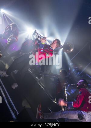 25 février 2020, Lisbonne, Portugal : 25 février 2020 - Lisbonne, Portugal - le groupe de techno allemand meute se décrit comme tel se produit le 25 février 2020 à Lisbonne, au Portugal, lors de la soirée d'ouverture de leur tournée européenne de 36 villes. Le groupe de 11 membres a sorti son nouvel album, Ã’Puls,Ã“ plus tôt ce mois-ci. (Crédit image : © M. Scott Moon/ZUMA Wire) Banque D'Images