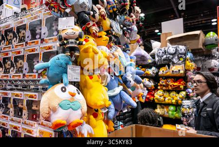 29 février 2020, Chicago, Illinois, États-Unis : regarder les marchandises et les jouets au C2E2 (image crédit : © Chris Riha/ZUMA Wire) Banque D'Images