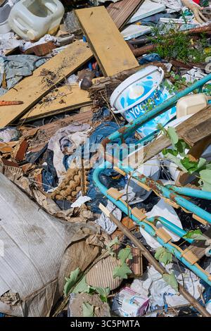 Wilde Müllentsorgung im öffentlichen Raum in Nürnberg Banque D'Images