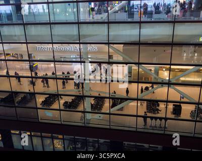 18 mars 2020, Londres, Royaume-Uni : le terminal des arrivées internationales à l'aéroport d'Heathrow de Londres pendant l'épidémie de COVID-19 (nouveau coronavirus). (Crédit image : © David Gross/ZUMA Wire) Banque D'Images