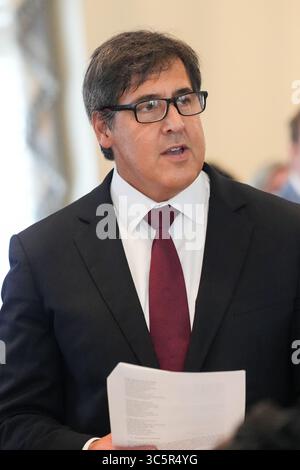 Charleston (États-Unis d'Amérique). 30 juillet 2025. Charleston (États-Unis d'Amérique). 30 juillet 2025. Projet 2025 L'architecte Paul dans, chante lors d'un petit déjeuner de prière à l'église anglicane de Michael, le 30 juillet 2025 à Charleston, Caroline du Sud. Dans a annoncé qu'il se présenterait pour déloger le sénateur républicain Lyndsey Graham Credit : Richard Ellis/Richard Ellis/Alamy Live News Banque D'Images