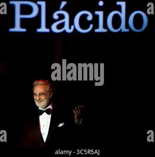 22 mars 2020, Las Vegas, Californie, États-Unis : chanteur d'opéra, Placido Domingo (79 ans) a annoncé aujourd’hui sur sa page Facebook personnelle qu’il avait contracté le coronavirus (COVID-19). PHOTO DU DOSSIER : Placido Domingo rend hommage au public lors de la cérémonie de la Latin Recording Academy de la personne de l'année présentée au chanteur d'opéra Placido Domingo au .Mandalay Bay Resort à Las Vegas, Nevada, le mercredi 10 novembre 2010 ADRIAN SANCHEZ-GONZALEZ/PI (crédit image : © Prensa Internacional via ZUMA Wire) Banque D'Images