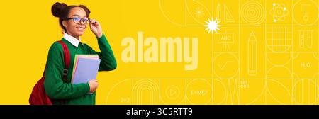 Étudiant étudiant dans un espace lumineux avec du matériel éducatif et des outils Banque D'Images