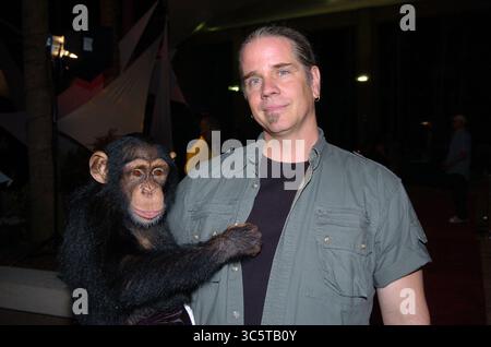 2 décembre 2004, Miami Beach, Floride, États-Unis d'Amérique : MIAMI BEACH, FL - AVRIL 30 : (COUVERTURE EXCLUSIVE) de la série télévisée à succès Netflix Bhagavan Ã'DocÃ“ Antle possède l'Institut pour les espèces très menacées et rares, (T.I.G.E.R.S.) de Myrtle Beach, Caroline du Sud vu ici en 2004 dans une image rare avec des bulles The Chimp à Miami Beach, Floride..personnes : Bhagavan Ã'DocÃ“ Antle (crédit image : © via ZUMA Wire) Banque D'Images