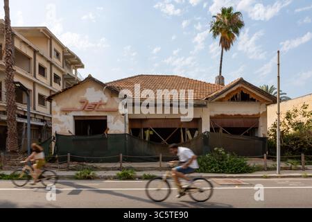 Varosha quartier de Famagouste, abandonné après l'invasion turque en 1974 Banque D'Images