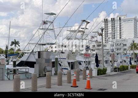 1er avril 2020, Fort Lauderdale, Floride, États-Unis d'Amérique : FORT LAUDERDALE, FL - 01 AVRIL : le tourisme est mort car les attractions et les aéroports sont vides ou fermés en Floride alors que COVID-19 balaye l'état le 1er avril 2020 à Fort Lauderdale, Floride..personnes : bateaux de pêche (crédit image : © SMG via ZUMA Wire) Banque D'Images