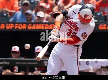 Baltimore, États-Unis. 30 juillet 2025. BALTIMORE, MD - JUILLET 30 : Ryan O'Hearn (32 ans), première base des Orioles de Baltimore, entre en contact lors d'un match MLB entre les Orioles de Baltimore et les Blue Jays de Toronto, le 30 juillet 2025, à Oriole Park à Camden Yards, à Baltimore, Maryland. (Photo de Tony Quinn/SipaUSA) crédit : Sipa USA/Alamy Live News Banque D'Images