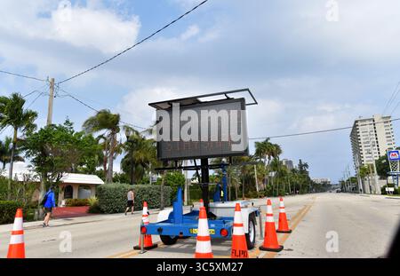 12 avril 2020, Fort Lauderdale, Floride, États-Unis d'Amérique : FORT LAUDERDALE, FLORIDE - 12 AVRIL : les parcs et les plages sont fermés à Pâques en raison des règles de distanciation sociale appliquées pour lutter contre la propagation du coronavirus de nombreux services de Pâques à travers le pays ont dû trouver une nouvelle façon de célébrer Pâques le 12 avril 2020 à Fort Lauderdale, Floride..personnes : atmosphère (crédit image : © SMG via ZUMA Wire) Banque D'Images